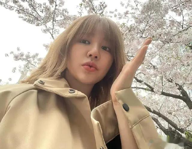 尹恩惠染黄发变精神小妹？瘦身成功分享减肥食谱 与孔刘合作成经典