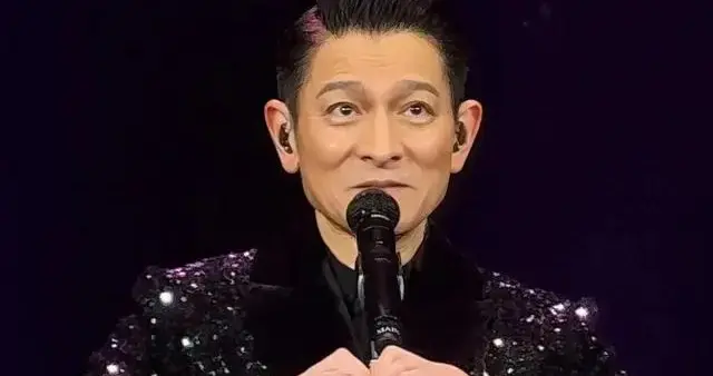 不装了，摊牌了！63岁刘德华突然官宣，得到48万人的支持