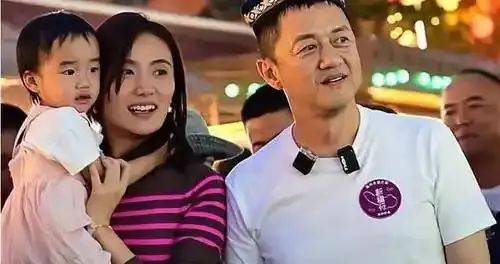 新婚3年又离！李亚鹏妻子官宣离婚，换房成伏笔，王菲早看清人品