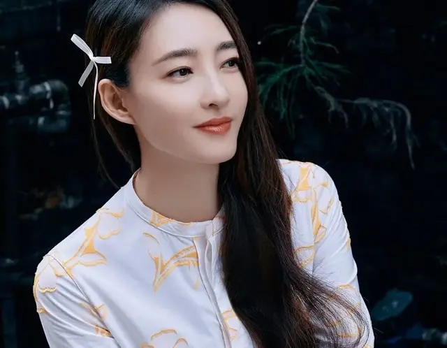 女星图鉴｜王丽坤｜还是长发好看一些啊！妩媚又动人