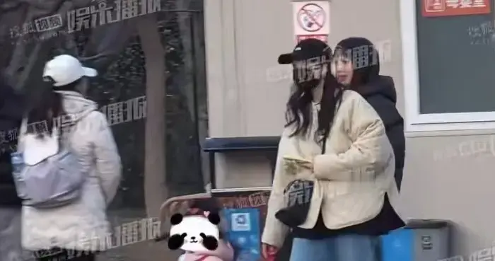 王欧藏不住了！2岁女儿首曝光，活泼可爱很好动 她和何九华没分手