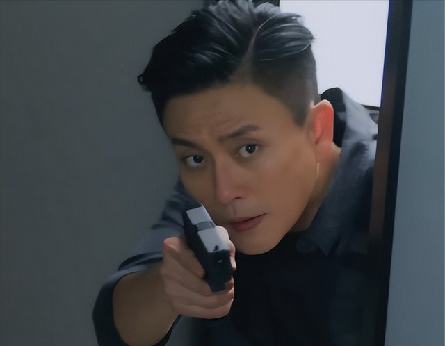 《执法者们》首播好评如潮，连追4集，我想说：港剧要出黑马了