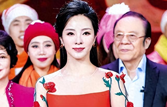 曝李思思辞职原因：25万年薪饭都吃不上！原来一切都有迹可循