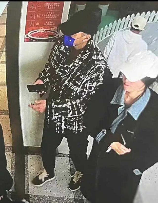 网友曝黄子韬直播后带徐艺洋逛街吃饭，全程没带助理