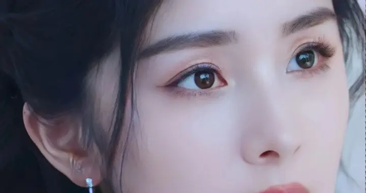 谁懂杨幂的清醒？谁疼她的坚持？谁愿站在她身后？