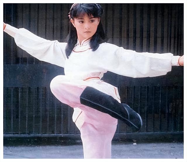 “功夫女巨星”李赛凤复出！被老公爆料出轨干儿子，一生太崎岖