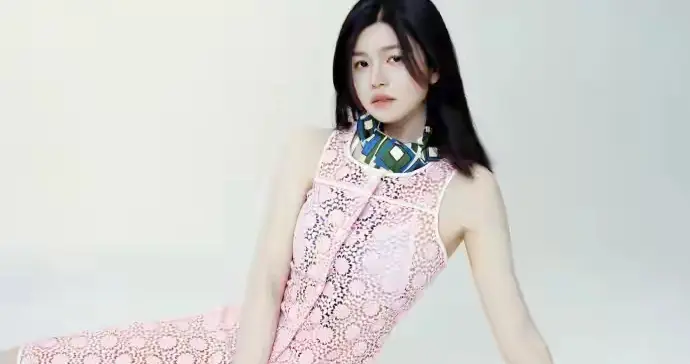 陈妍希开春封面大片写真，韵味十足的小阿姨