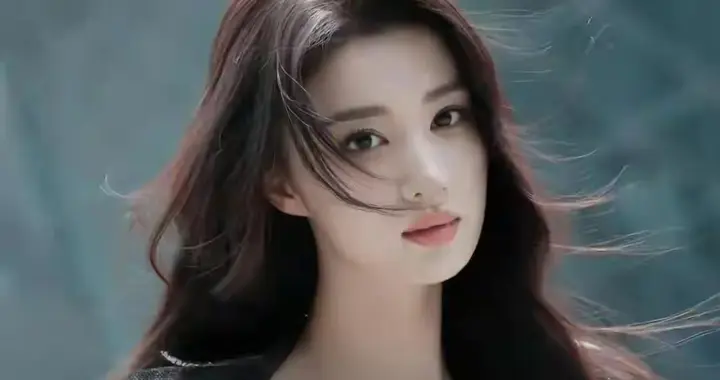 王楚然:老天爷赏饭吃的颜值与身材天赋。