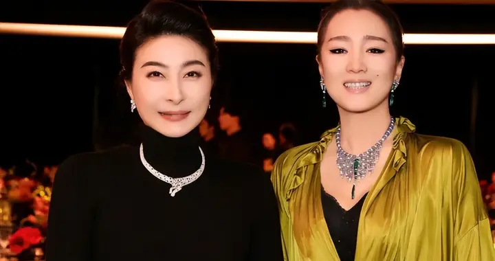 北京这晚，郭晶晶用凸起的“小肚子”，给内娱审美上了生动的一课