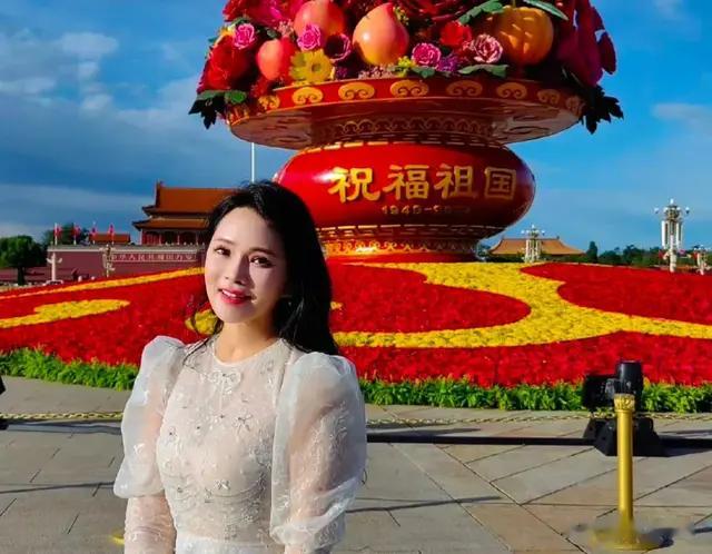 伊能静上新闻联播！发长文谈75周年招待会感受，不愧为公认的才女