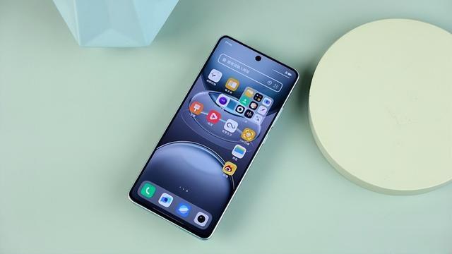 直面屏更受欢迎，230万跑分+蔡司影像+IP69防水，vivo良心旗舰机