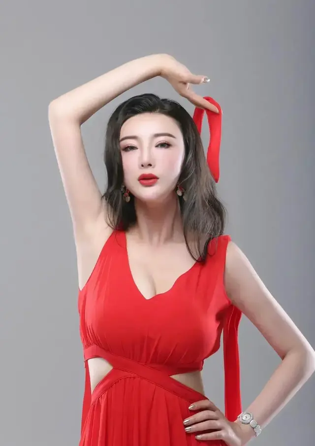 王李丹妮深藏不露，这才是真正实力派的做法，有身材却不想靠身材