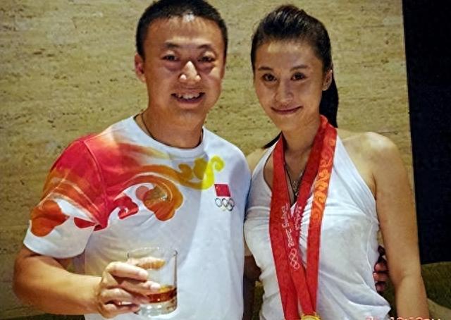 花掉千万家产离婚，42岁马琳因言论惹非议，二婚娶体操女神很幸福