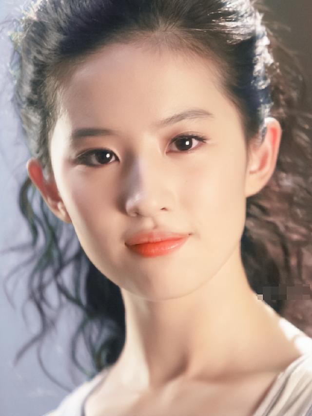 时隔2天，刘亦菲高调官宣喜讯，全网恭喜：果然不负众望