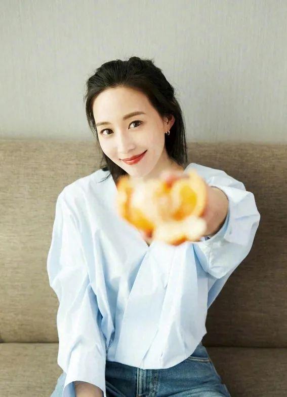 张钧甯送老公的金桔现场娇羞无限，网友开脑洞开启金桔奇缘大戏