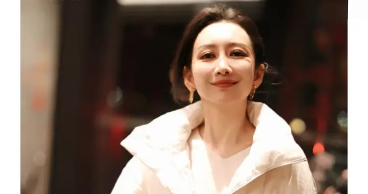 王鸥分享最新美照并配文，伤口还能长出爱你的花