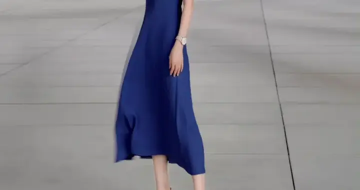 凤凰网主持人朱梓橦淡蓝色长裙高跟真有气质