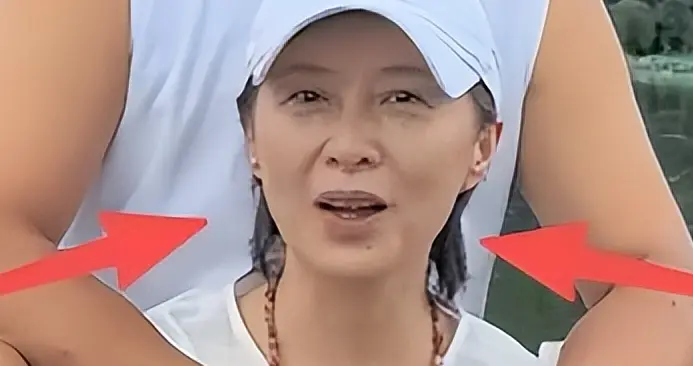 50岁“可云”近照美人迟暮！肤色蜡黄没气色，皮松肉垮老到认不出