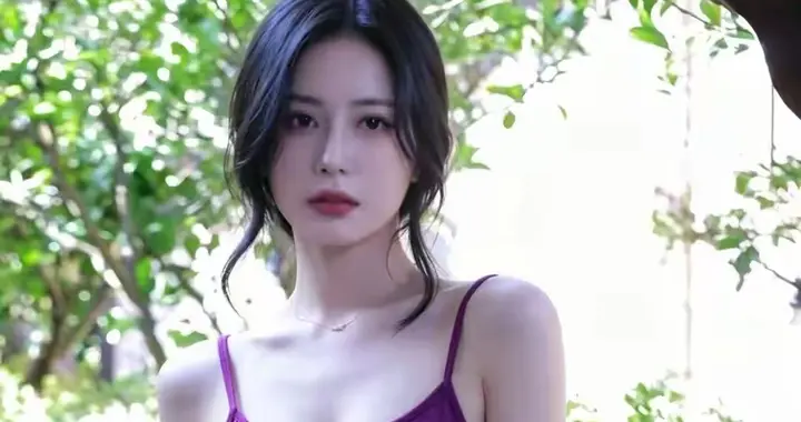 尹甜甜紫色吊带裙写真曝光，身姿曼妙曲线灵动，女人味直接拉满