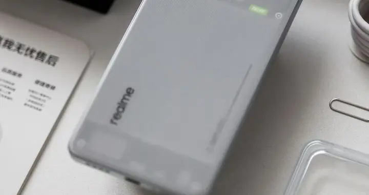 真我“太猛了”！245萬分手機跌至1669元，144HZ高刷+7200mAh