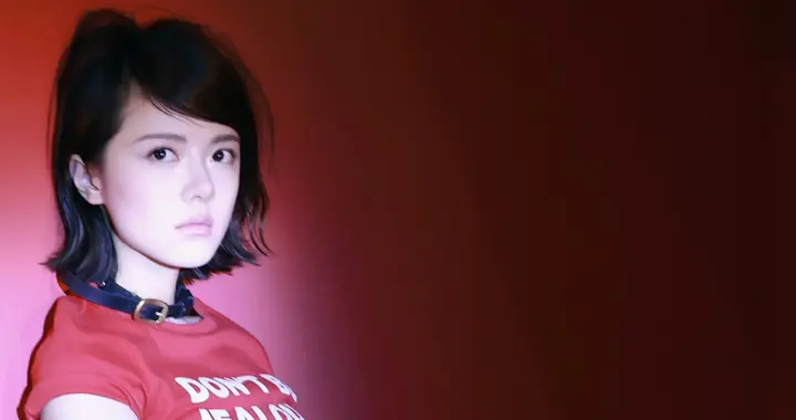 赵今麦V中文版二月刊封面，写真美图