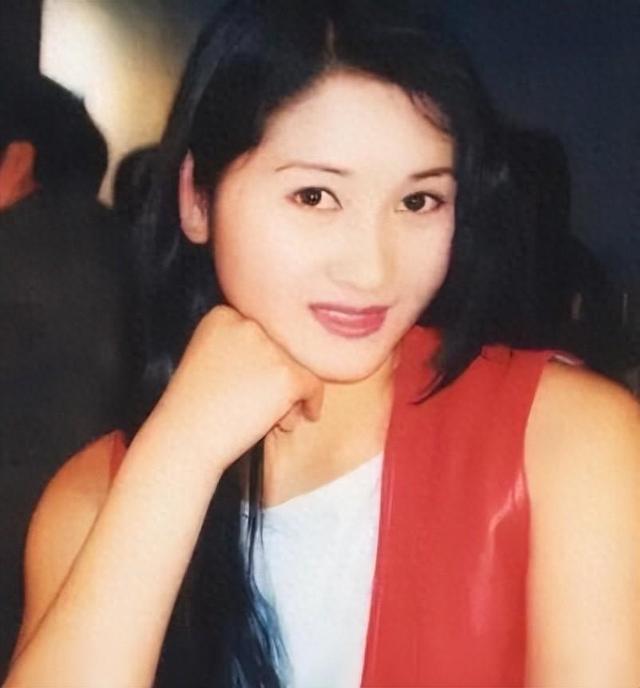 “三寸黄泥地”，她仅凭一己之力揭开娱乐圈的黑暗，现却下场凄惨