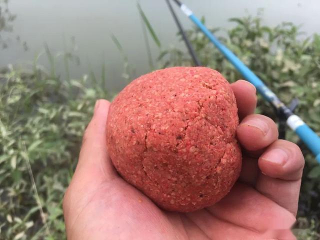 夏季用腥饵有罪吗？钓鱼开饵，从来都是“不看广告看疗效”