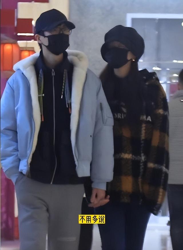 冯禧|许嵩和冯禧约会画面首次曝光，牵手拥抱很甜蜜，男方大女方14岁