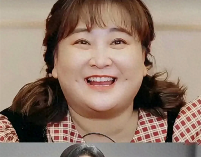 贾玲被质疑体重反弹，最新机场生图流出，网友：傻眼了