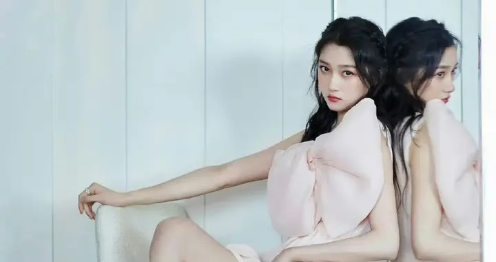 关晓彤 这才是我的衣服，短裙大长腿的适配感。