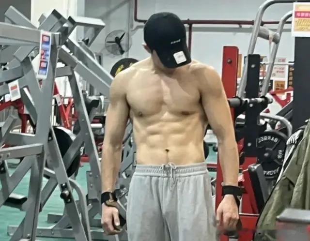 金瀚是行走的荷尔蒙霸气威武帅气迷人十足哦，演技精湛。