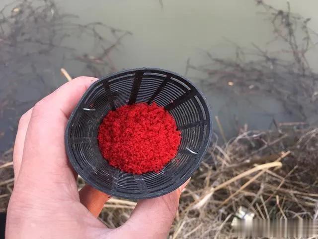 鱼钩|会打窝才能多钓鱼，打窝细节很关键，究竟有哪些细节呢？