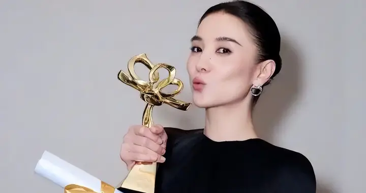 宋佳二封影后仅2天，央视下场发文，只字不提网暴，却句句是力挺