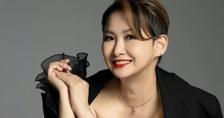 她未婚生子，如今儿子都19岁大了，还没有结婚