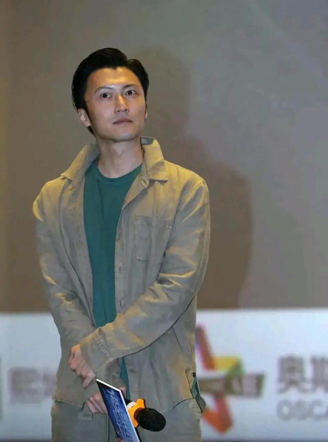 谢霆锋西安行的造型再度圈粉：“叠穿法”打扮，看似简单却很酷帅