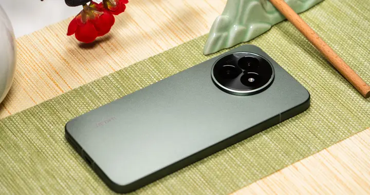 2025买手机建议一步到位，这款信号巨好的高配手机，512G也不贵