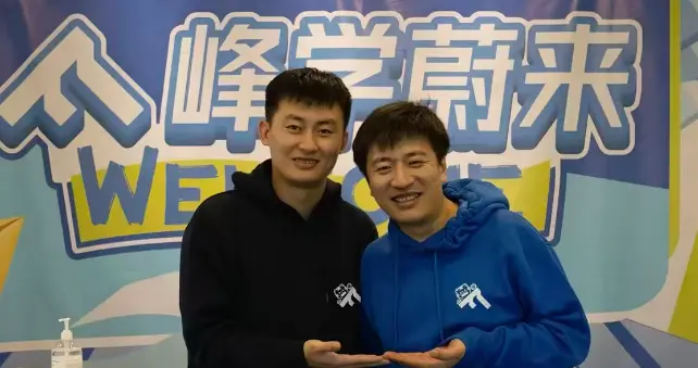 张雪峰去世头七，公司总经理悼念，承诺张姩菡长大后接手公司