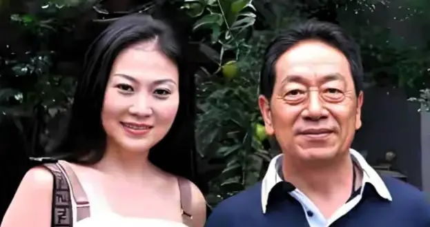 不顾家人反对，执意嫁给68岁的王奎荣，惨遭群嘲的她如今怎样了？