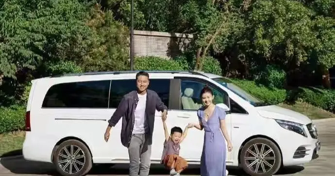 王雷和李小萌这种三四线的演员，这种生活靠什么支撑呢