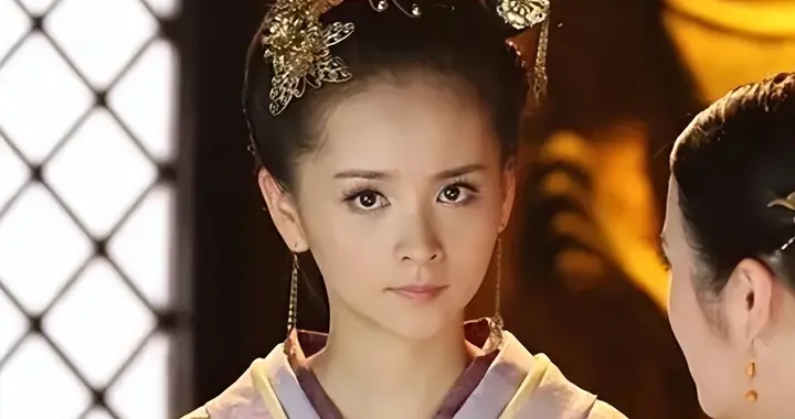 富商娶小18岁女星，眼里只有上位者的轻蔑，网友：嫁穷鬼也是这样