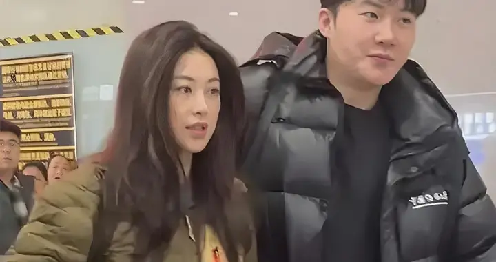 朱珠现身机场被偶遇 身穿吐司羽绒服搭牛仔裤 真是人美穿啥都好看