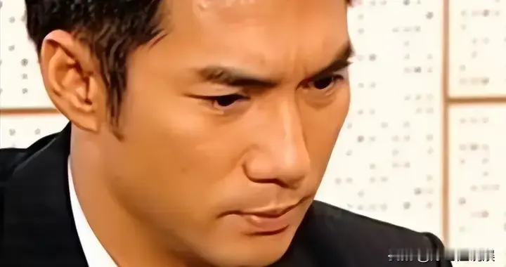 香港知名演员双鬓斑白，至今仍未结婚，和同性友人感情稳定