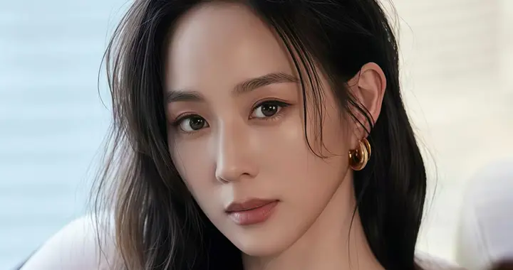 张钧甯黑裙氛围感大片，慵懒随性气质拉满