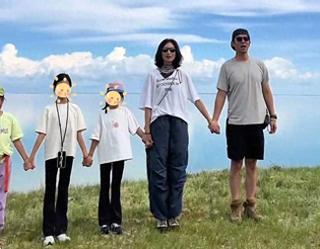 朱亚文夫妇内蒙古旅游，俩女儿大长腿好标致 沈佳妮素颜比化妆更美