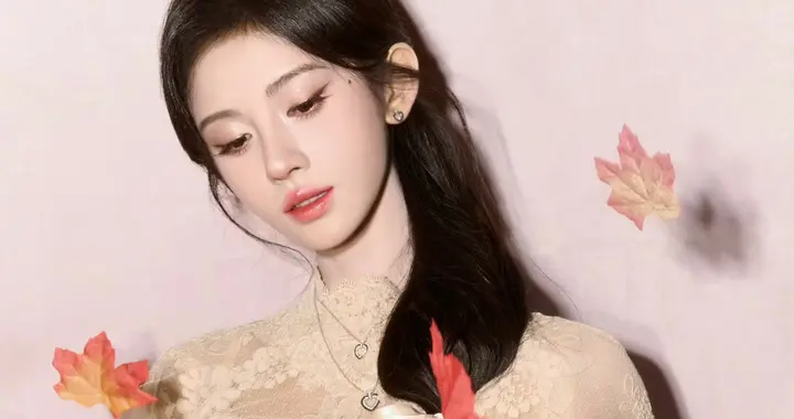 鞠婧祎：伞舞翩跹，枫叶裁作古风诗