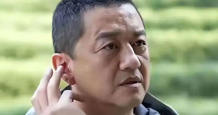 回应再婚才一天，李亚鹏再迎噩耗，事关女儿李嫣，王菲果真没说错