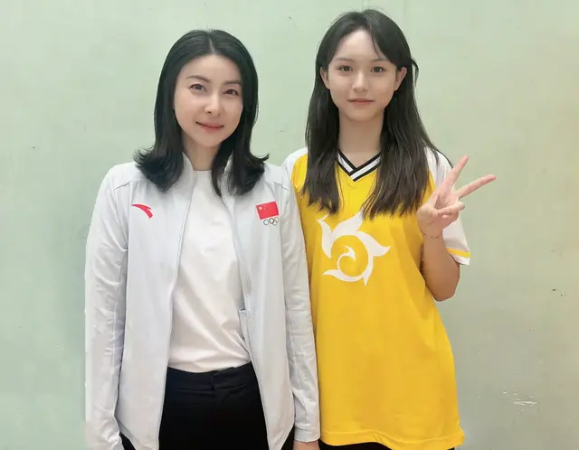“小芈月”刘楚恬晒与郭晶晶合照，才14岁个子好高，成功追星冠军