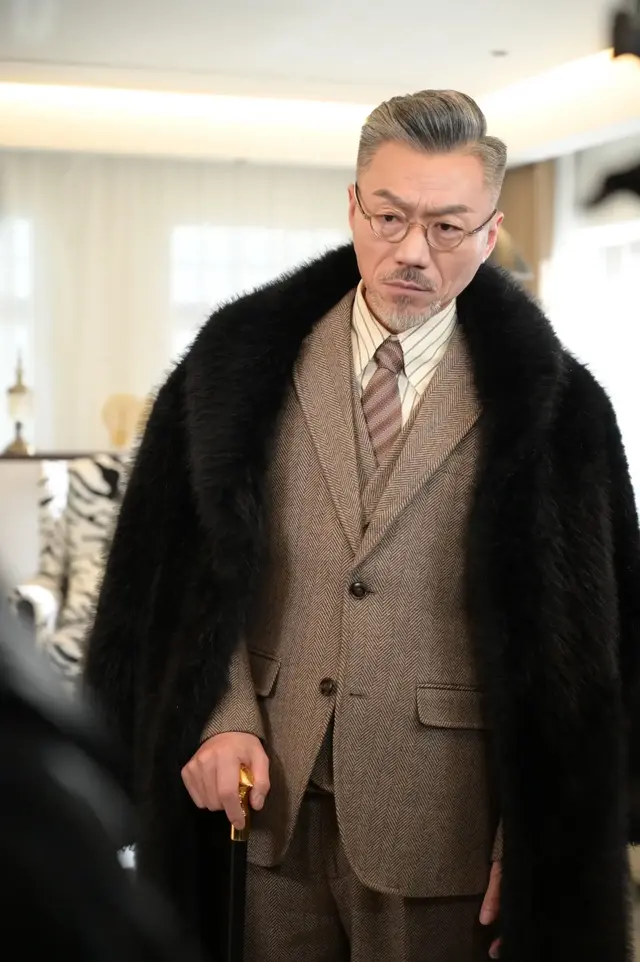 《群星闪耀时》演员肖万阁因肠穿孔去世，享年52岁，抢救照曝光！