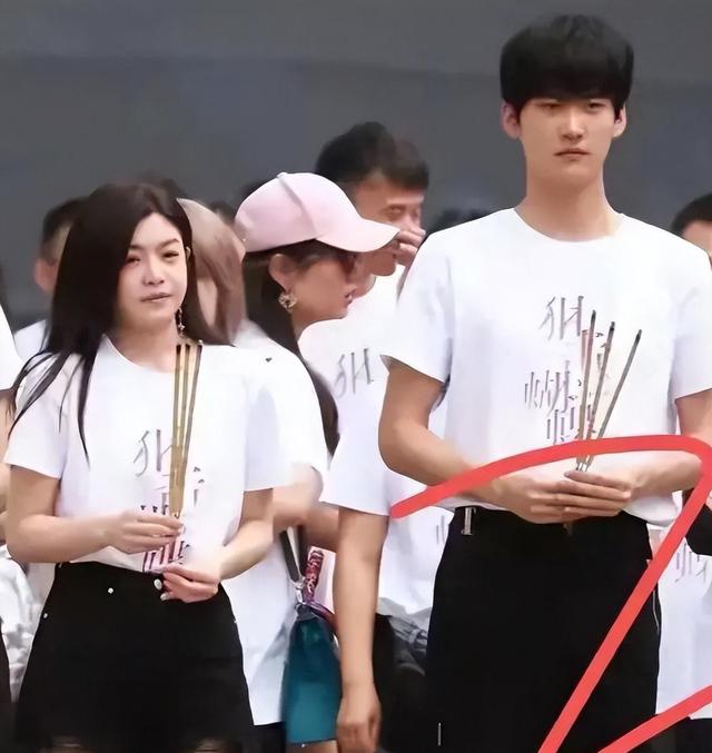 陈妍希婚内出轨被实锤！与小19岁男友出席活动，终究是陈晓错付了