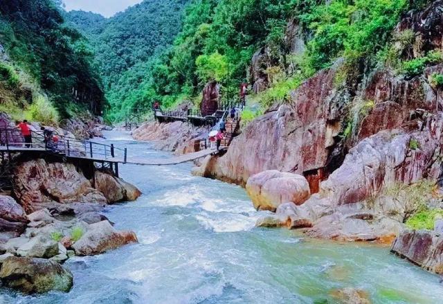小众景点|四川有个冷门峡谷，被誉为“矿泉水之乡”，夏天避暑漂流首选